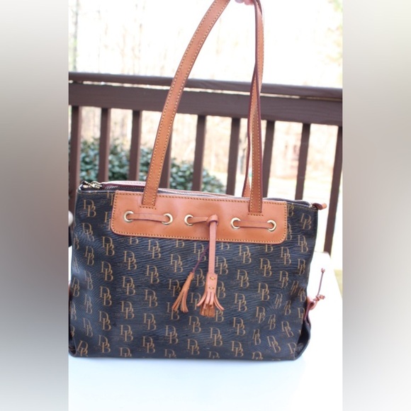 Dooney & Bourke signature logo tassel tote bag - Picture 16 of 16